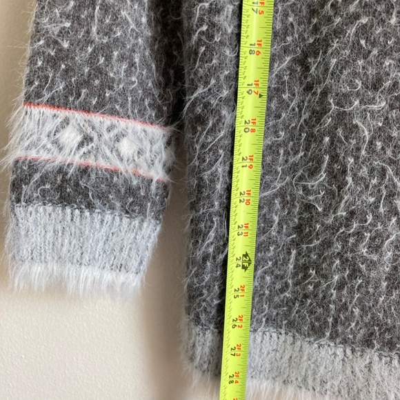 Sleeping on snow Anthropologie women’s off the shoulder style sweater - Picture 7 of 9